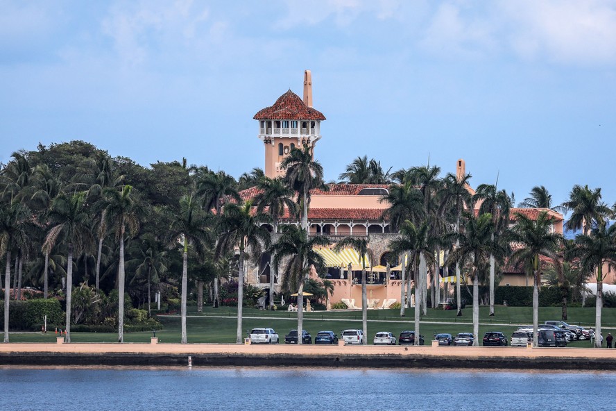 Mar-a-Lago tem 20 hectares de jardins e vista para o mar