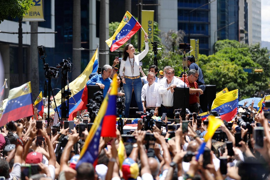 Líder da oposição venezuelana, María Corina Machado, durante protesto em Caracas