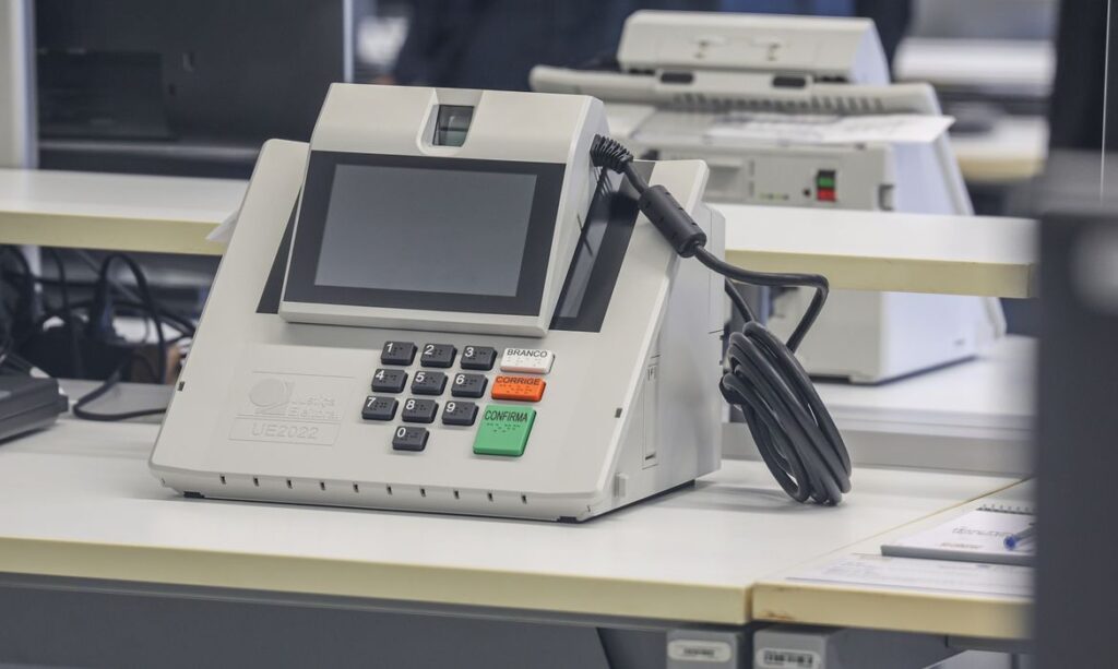 Brasília (DF), 01/12/2025 – Urna eletrônica que será utilizada no teste público de segurança dos sistemas eleitorais 2026.Foto: Valter Campanato/Agência Brasil