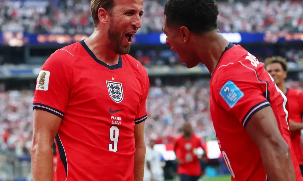 Harry Kane comemora o segundo gol com Jude Bellingham
27 de junho de 2026 IMAGN IMAGES via Reuters/Vincent Carchietta