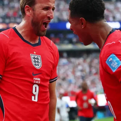 Harry Kane comemora o segundo gol com Jude Bellingham
27 de junho de 2026 IMAGN IMAGES via Reuters/Vincent Carchietta