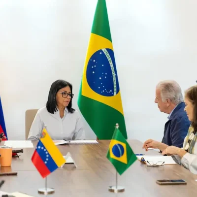 Caracas, 30/06/2026 - O Ministro da Defesa, José Mucio Monteiro, esteve em La Guaira e em Caracas, capital da Venezuela, onde se reuniu com a presidenta encarregada do país, Delcy Rodríguez, para coordenar o reforço do apoio humanitário do Brasil após os terremotos que atingiram a região na última semana. Foto: Ministério da Defesa/Divulgação