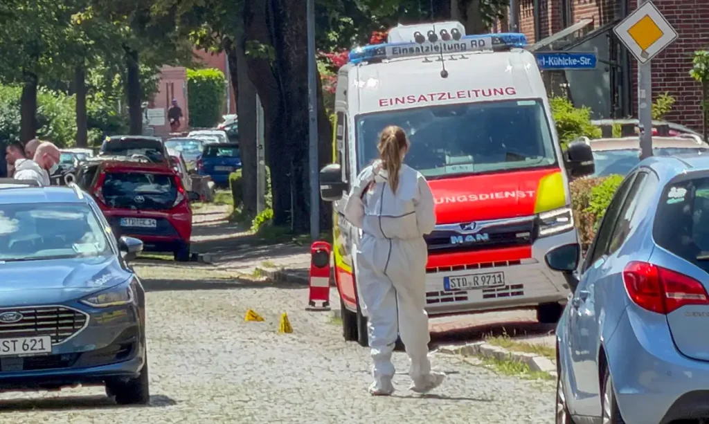 A member of emergency services works at the scene of what the police said was a deadly shooting in the town of Stade, Germany, June 29, 2026.   NEWS5 via REUTERS    THIS IMAGE HAS BEEN SUPPLIED BY A THIRD PARTY