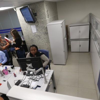 Brasília - Neste sábado, 37 agências da Caixa Econômica Federal do Distrito Federal e entorno estão abertas das 9h às 15h para atendimento exclusivo sobre contas inativas do FGTS (Fabio Rodrigues Pozzebom/Agência Brasil)