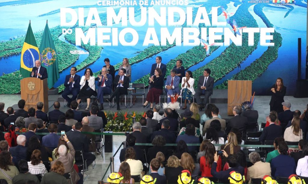 Brasília (DF), 10/06/2026 - O presidente da República, Luiz Inácio Lula da Silva, durante cerimônia de anuncio do conjunto de ações para fortalecer a preservação e proteção dos biomas e o enfrentamento das mudanças climáticas e seus impactos, em alusão do Dia Mundial do Meio Ambiente (celebrado em 5 de junho), no Palácio do Planalto. Foto: Valter Campanato/Agência Brasil