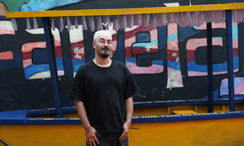 Rio de Janeiro, 25/06/2026 - O artista Affonso Dalua inaugura a exposição Do Mangue à Lage nesta sexta (dia 26) na Galeria 535, no Observatório de Favelas, Complexo da Maré. Foto: Rovena Rosa/Agência Brasil
