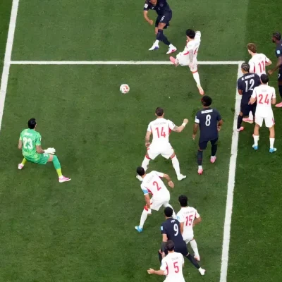 Auston Trusty, da seleção dos EUA, marca gol contra a Turquia em partida durante a Copa do Mundo de 2026
25 de junho de 2026 REUTERS/Lisi Niesner
