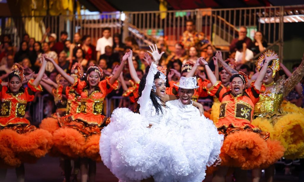 Campina Grande (PB), 15/06/2025 – A quadrilha junina Rojão do Forró durante festa de São João, no Parque do Povo, em Campina Grande. Tomaz Silva/Agência Brasil