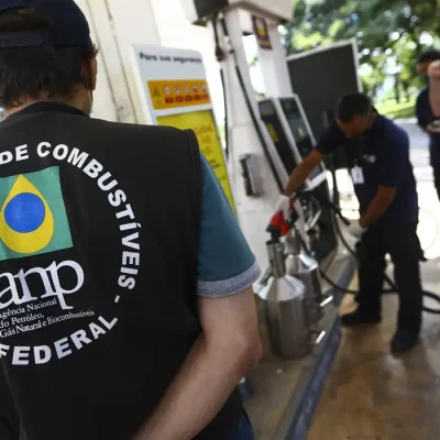 Força-tarefa integrada pela Agência Nacional do Petróleo, Gás Natural e Biocombustíveis (ANP), Procon e Inmetro fiscaliza postos revendedores de combustíveis em Brasília.