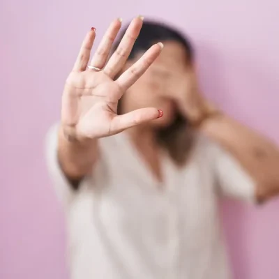 Violência contra a mulher, criança e adolescente. Violência doméstica. Foto: Freepick