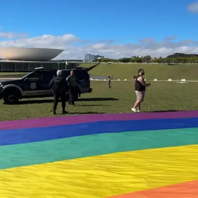 Brasília (DF), 28/06/2026 - No dia do orgulho LGBT, polícia legislativa proíbe bandeira em gramado do Congresso Nacional. Foto: Grupo Estruturação/Divulgação