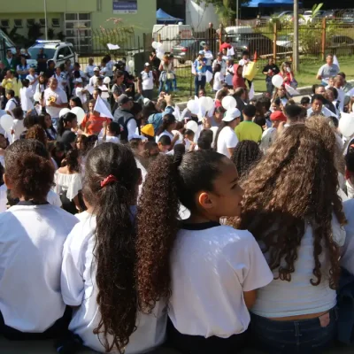 São Paulo (SP), 20-04-2023 - Caminhada pela paz, organizada pela Escola Municipal de Ensino Fundamental - EMEF Perimetral, em Paraisópolis. Foto: Rovena Rosa/Agência Brasil
