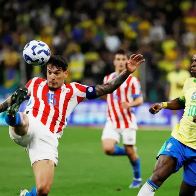 FILE PHOTO: Soccer Football - World Cup - South American Qualifiers - Brazil v Paraguay - Neo Quimica Arena, Sao Paulo, Brazil - June 10, 2025 Paraguay's Gustavo Gomez in action with Brazil's Vinicius Junior REUTERS/Jorge Silva/File Photo