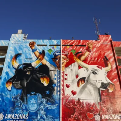 Parintins (AM), 29/06/2024 - Mural dos bumbás Boi Caprichoso e Boi Garantido decora o Bumbódromo para 57º Festival Folclórico de Parintins. Foto: Fernando Frazão/Agência Brasil