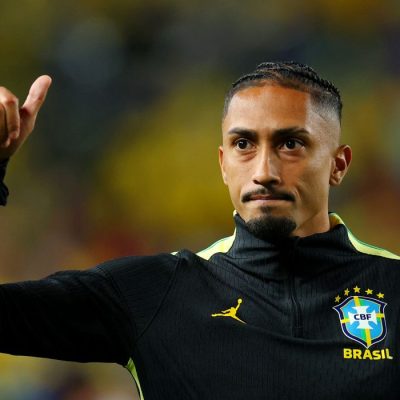 Soccer Football - FIFA World Cup 2026 - Group C - Brazil v Haiti - Philadelphia Stadium, Philadelphia, Pennsylvania, U.S. - June 19, 2026 Brazil's Raphinha acknowledges fans after the match REUTERS/Mike Segar