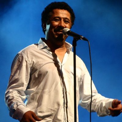 Música do Mundo celebra a carreira de Khaled, que levou ritmo tradicional da Argélia ao topo das paradas. Foto: TV Brasil