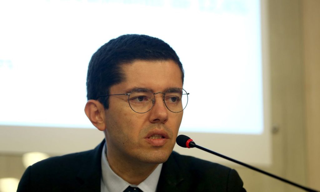 O diretor do Departamento de Estatística e Apoio à Exportação da Secretaria de Comércio Exterior (Secex), Herlon Brandão, fala sobre balança comercial de outubro.