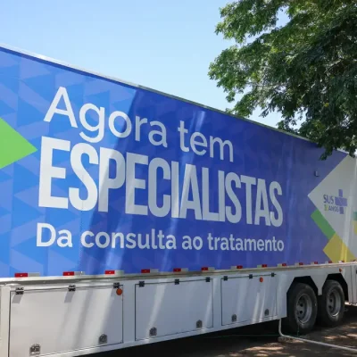 Brasília (DF) 23/10/2025 - Carreta de saúde da mulher do programa Agora Tem Especialistas no estacionamento do Hospital Regional de Ceilândia, cidade satélite de Brasília Foto: Fabio Rodrigues-Pozzebom/ Agência Brasil