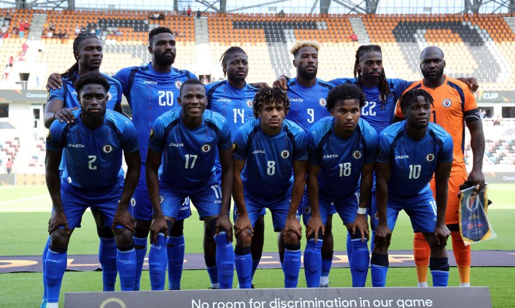 Os onze titulares do Haiti posam antes de uma partida da fase de grupos na Copa Ouro 2025
19 de junho de 2025 Troy Taormina-Imagn Images