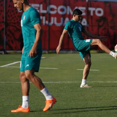 Mehdi Torabi, do Irã, durante o treino do Irã no Centro Xoloitzcuintle, Tijuana, México
12 de junho de 2026
REUTERS/Victor Medina
