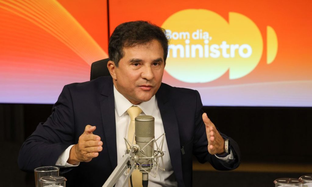 Brasília (DF) 17/06/2026 - O ministro do Esporte, Paulo Henrique Cordeiro, durante entrevista ao programa Bom Dia, Ministro. Foto: Fabio Rodrigues-Pozzebom/ Agência Brasil