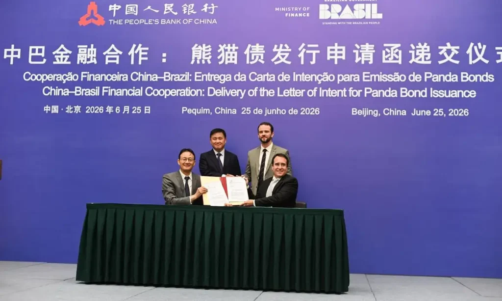 China -  25/06/2026 - Ministro da Fazenda, Dario Durigan, durante Cooperação Financeira China-Brasil: Entrega da Carta de Intenções de Emissão de Panda Bonds
Foto: Divulgação/MF