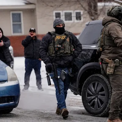 Agentes do ICE durante operação em Minnesota
18/1/2026     REUTERS/Leah Millis