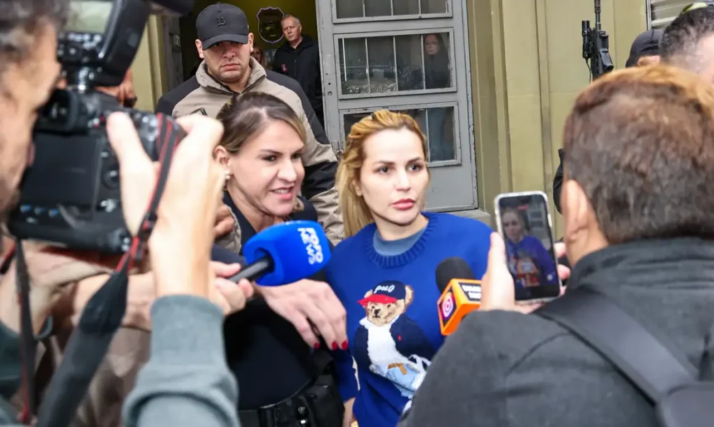 May 21, 2026, Sao Paulo, Sao Paulo, Brasil: Sao Paulo (SP), 05/21/2026 â€“ Police / Operation / Deolane Bezerra â€“ Influencer and lawyer Deolane Bezerra leaves the DHPP (Department of Homicides and Protection of Persons), in the central region of Sao Paulo, to the IML to undergo an examination, after being arrested during an operation investigating a money laundering scheme linked to the PCC, the court ordered the blocking of R$ 27 million in the influencer's assets this Thursday (21).(Foto: Leco Viana/Thenews2/Zumapress) (Credit Image: © Leco Viana/TheNEWS2 via ZUMA Press Wire)