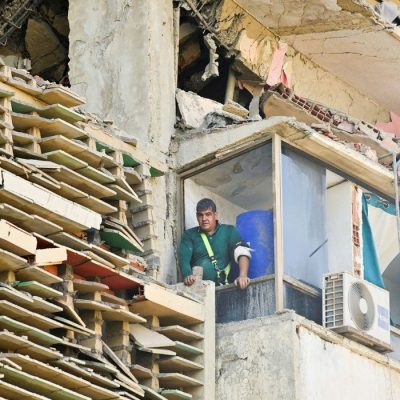 A man involved in rescue efforts looks on from a damaged building, in the aftermath of earthquakes in La Guaira, Venezuela, June 25, 2026. REUTERS/Maxwell Briceno  REFILE - QUALITY REPEAT