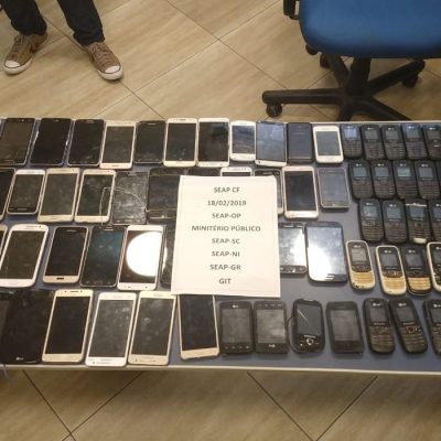 Divulgação da Secretaria Estadual de Administração Penitenciária sobre apreensão de mais de 100 celulares em presídio de Campos.