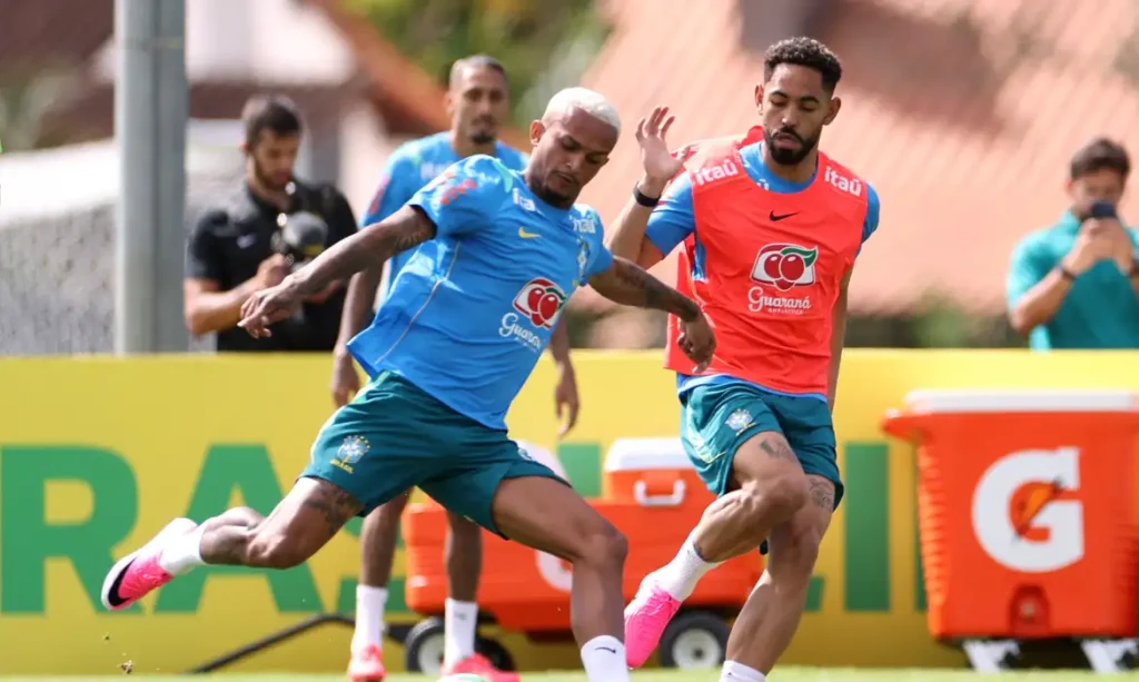 Soccer Football - FIFA World Cup 2026 - Brazil Training - Granja Comary, Teresopolis, Brazil - May 28, 2026 Brazil's Wesley Franca and Matheus Cunha during training REUTERS/Pilar Olivares