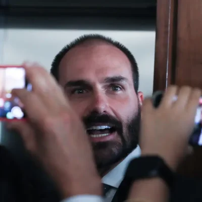 Brasília (DF) 19/11/2024 Deputado Eduardo Bolsonaro durante entrevista a imprensa. Foto Lula Marques/ Agência Brasil