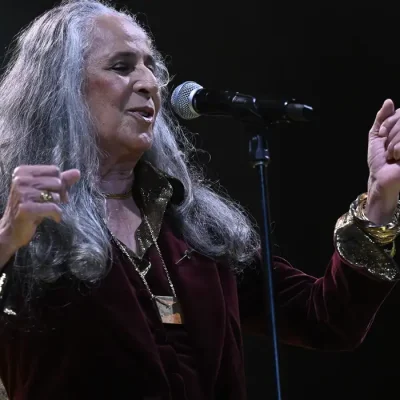 DF - BRASILIA - 11/09/2024 - BRASILIA, CAETANO VELOSO AND MARIA BETHANIA SHOW - Maria Bethania sings during the Caetano Veloso and Maria Bethania tour show at the Mane Garrincha Stadium, held on November 9 in Brasilia. Photo: Mateus Bonomi/AGIF