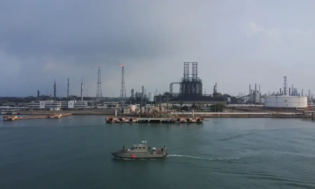 A drone view shows a Mexican navy boat patrolling the perimeter of the Francisco I. Madero refinery of state oil company Pemex in Ciudad Madero, Mexico, May 28, 2025. REUTERS/Daniel Becerril To match Special Report USA-MEXICO/FUEL-IKON