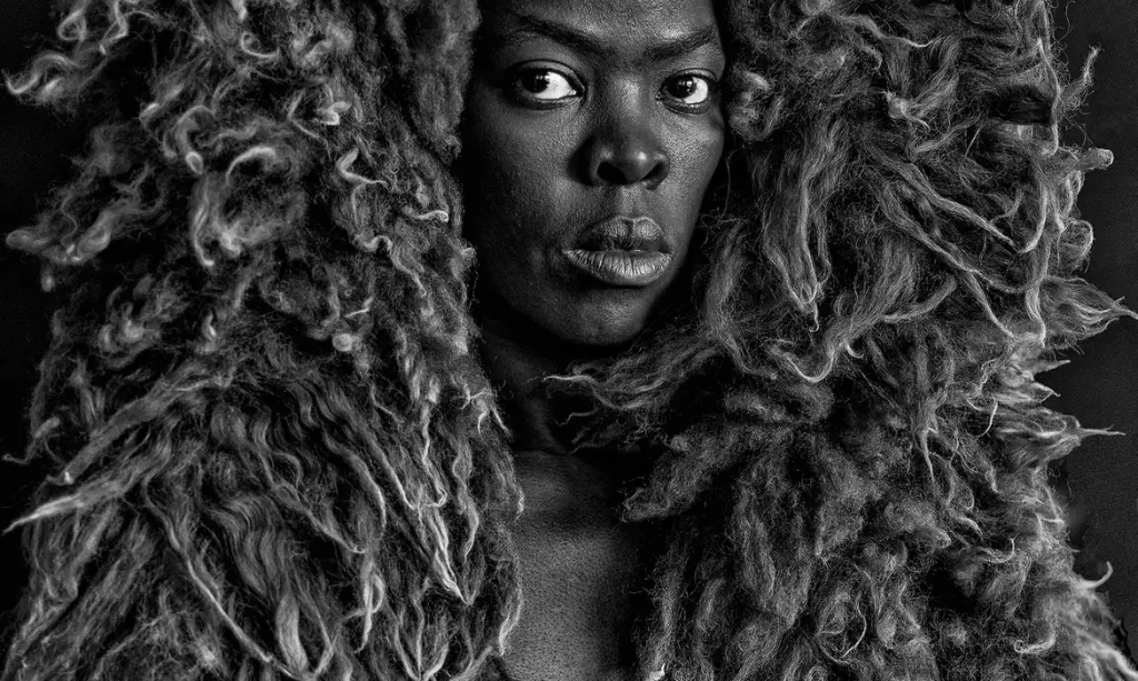 Rio de Janeiro (RJ), 15/06/2026 – Série série Somnyama Ngonyama.
Foto: Zanele Muholi/série Somnyama Ngonyama