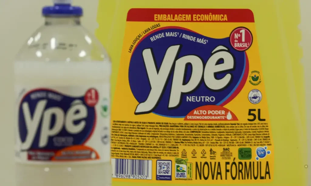 Brasília (DF), 15/05/2026 - Detergentes Ypê do lote com final 01 contaminado.
A Agência Nacional de Vigilância Sanitária (Anvisa) decidiu por unanimidade, manter a suspensão da fabricação, comercialização, distribuição e uso de linhas de detergentes, sabões líquidos e desinfetantes da Ypê com lotes de fabricação final 1.
Foto: Joédson Alves/Agência Brasil