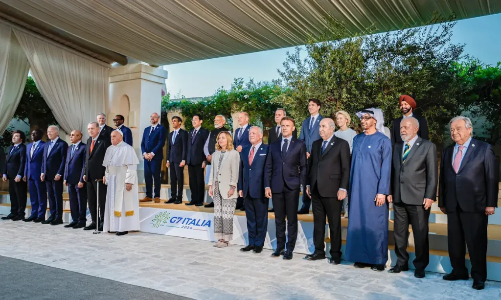 14.06.2024. Puglia- Itália - Presidente da República, Luiz Inácio Lula da Silva, posa para a fotografia oficial da reunião do G7, ao lado dos Chefes de Estado e de Governo dos países do segmento externo da Cúpula do G7 e os representantes de organizações internacionais convidadas, no Hotel Borgo Egnazia.
Foto: Ricardo Stuckert / PR