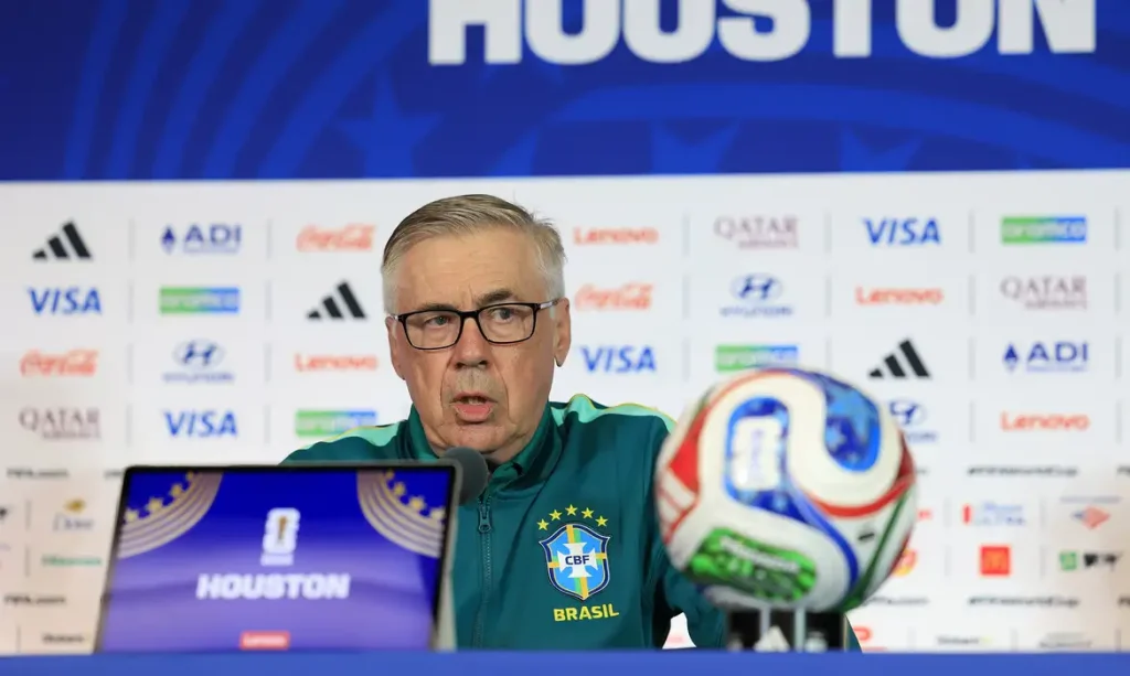 Técnico Carlo Ancelotti em coletiva, na véspera do jogo mata-mata contra o Japão, na Copa do Mundo - em 28/06/2026