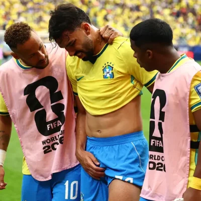 Soccer Football - FIFA World Cup 2026 - Round of 32 - Brazil v Japan - Houston Stadium, Houston, Texas, U.S. - June 29, 2026 Brazil's Lucas Paqueta reacts with Neymar Jr. and Endrick at halftime REUTERS/Phil Noble