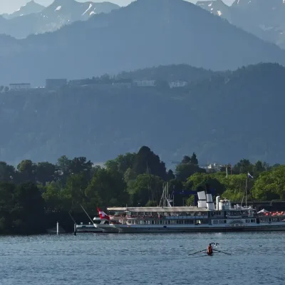 O resort Buergenstock, em Obbuergen, onde poderiam ocorrer possíveis negociações entre as delegações dos EUA e do Irã após a assinatura, pelos presidentes dos dois países, de um acordo provisório com o objetivo de pôr fim à guerra, visto de Lucerna, na Suíça
19 de junho de 2026
REUTERS/Denis Balibouse