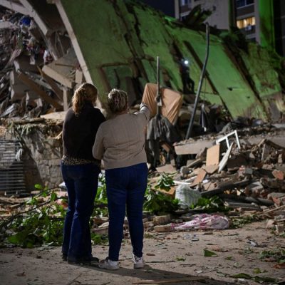 Prédio desaba em Caracas após terremoto
25 de junho de 2026 REUTERS/Gaby Oraa