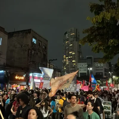 Estudantes protestam contra cortes em universidades de SP