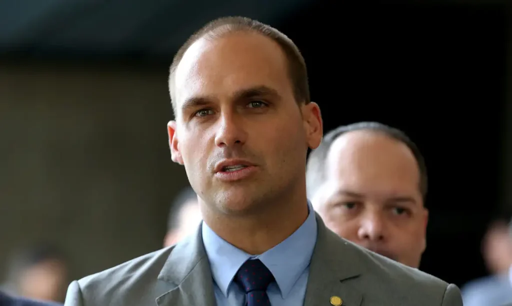 Eduardo Bolsonaro no Centro Cultural Banco do Brasil (CCBB), em Brasília, onde funciona o gabinete de transição de governo.