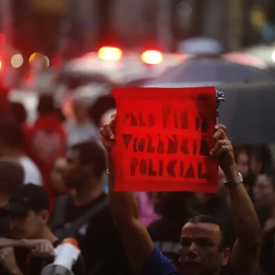 São Paulo (SP), 05/12/2024 -ato contra violência policial, concentração em frente ao teatro municipal de são paulo, praça Ramos de Azevedo . Foto: Paulo Pinto/Agência Brasil