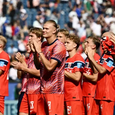 Soccer Football - FIFA World Cup 2026 - Group I - Norway v France - Boston Stadium, Foxborough, Massachusetts, U.S. - June 26, 2026 Norway's Erling Haaland, Kristian Thorstvedt, Andreas Schjelderup and Alexander Sorloth applaud fans after the match REUTERS/Dylan Martinez