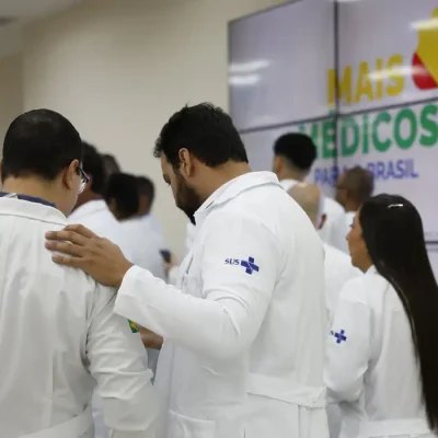 Rio de Janeiro (RJ), 24/04/2025 – Novos médicos do Programa Mais Médicos durante visita no Super Centro Carioca de Saúde, em Benfica. Foto: Fernando Frazão/Agência Brasil