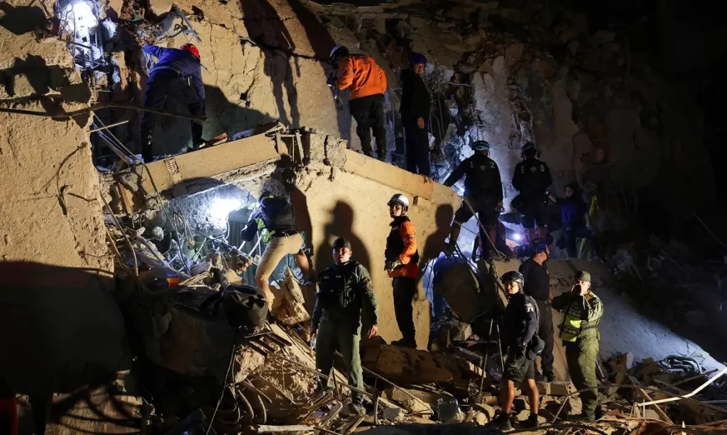 Emergency services work at the site of a collapsed building after earthquakes hit the country, in Caracas, Venezuela, June 24, 2026. REUTERS/Gaby Oraa