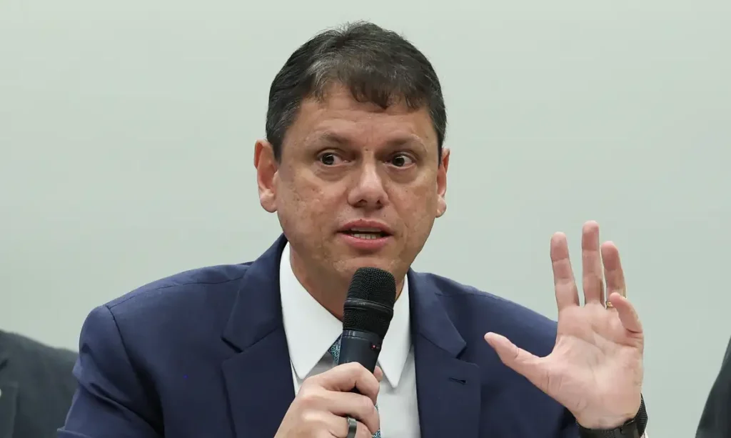 Brasília 02/12/2025 -Comissão Especial que analisa a proposta de emenda à Constituição da segurança pública (PEC 018/2025), a chamada PEC da Segurança Pública, realiza audiência, às 10h, para debater o tema Competências federativas na segurança públicas sob a ótica estadual. Participam os governadores de Goiás, Ronaldo Caiado, e de São Paulo, Tarcísio de Freitas.  Foto Lula Marques/Agência Brasil