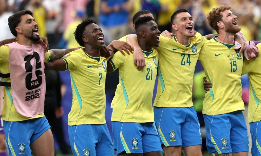 Jogadores da seleção brasileira comemoram vitória na Copa do Mundo 2026