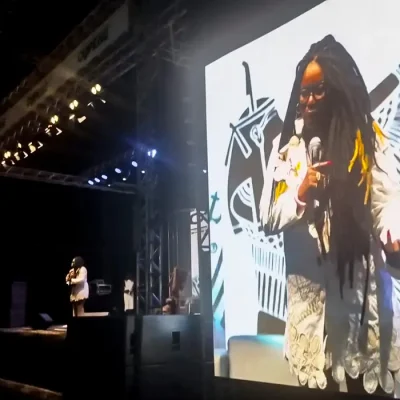 “Racismo foi reduzido a chamar alguém de macaco”, critica escritora. Carla Akotirene abriu o Congresso de Pesquisadores Negros na UnB. Foto: Luiz Cláudio/ Agência Brasil